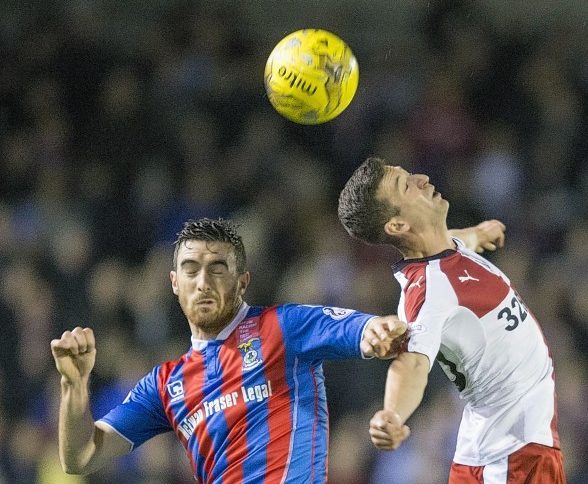 Inverness' Ross Draper and Rangers' Jason Holt  battle for the ball