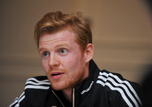Chris Burke has joined Ross County until the end of the season.