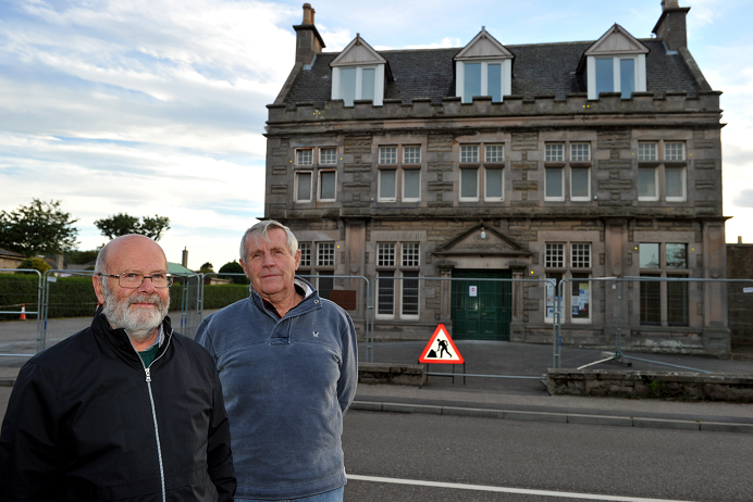 George Turnbull, right, director of Fochabers Village Association and joint project manager of the Institute refurbishment, and Stewart Harris, left, director of FVA and member of the Institute project team, outside the Fochabers Institute.
Picture by Gordon Lennox 03/10/2016