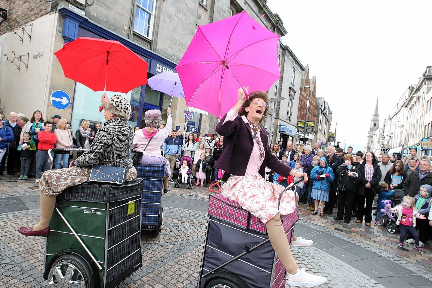 First day of Inverness street festival