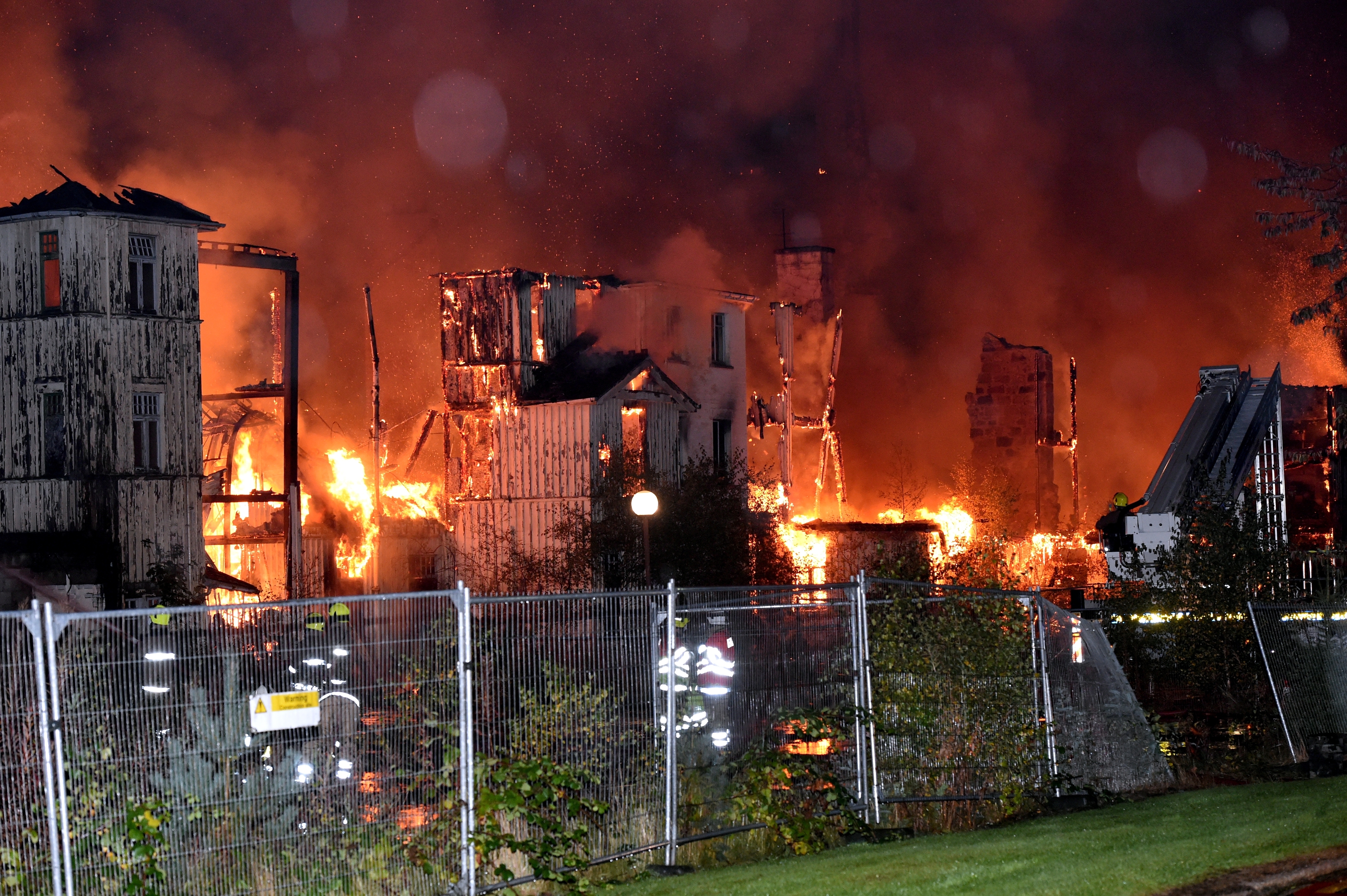 Fire and Rescue services tackle a fire at Glen O'Dee Hospital in Banchory. 
Picture by KEVIN EMSLIE