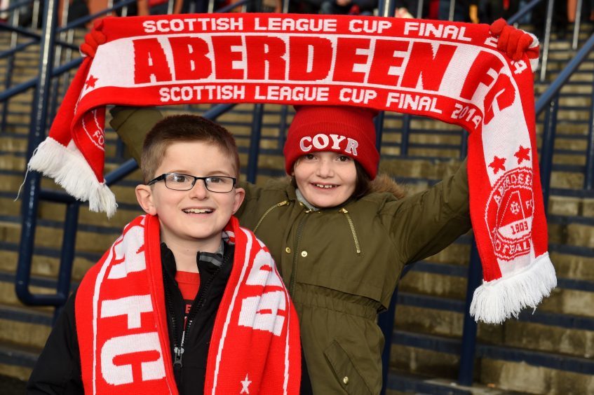 Betfred Cup final 2016 at Hampden Park.
Aberdeen v Celtic.

Picture of (L-R) Josh, 8, with sister Sophie Callan, 10.

Picture by KENNY ELRICK     27/011/2016
