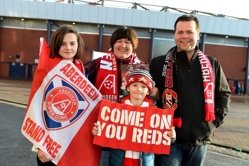Betfred Cup final 2016 at Hampden Park.
Aberdeen v Celtic.

Picture of Ella, 12, Nicola Gardyne, Angus, 9, Steve Gardyne.

Picture by KENNY ELRICK     27/011/2016