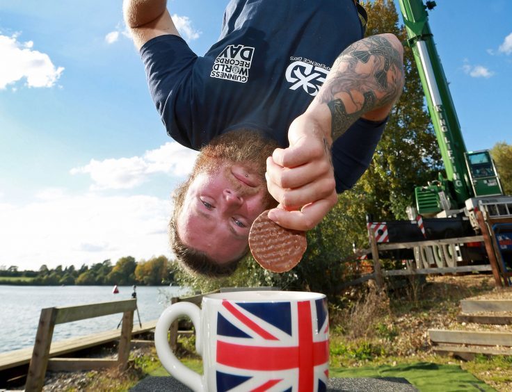 Simon Berry and Experience Days (UK) achieve the Guinness World Record for the highest dunk of a biscuit by a bungee jumper, which is 73.41 m (240 ft 10 in)