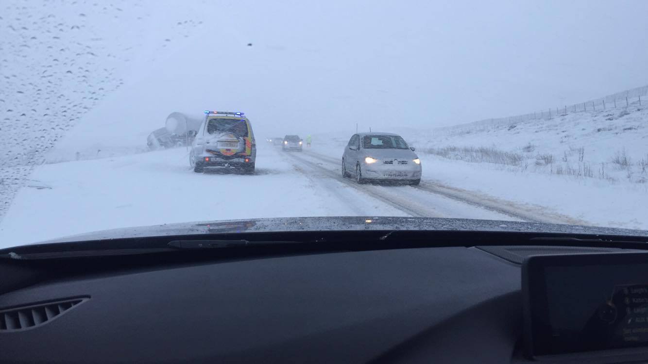 A lorry jack-knifed closed the A9 at Drumochter. Picture by Katie McLeod on Highlands and Islands Weather Facebook page