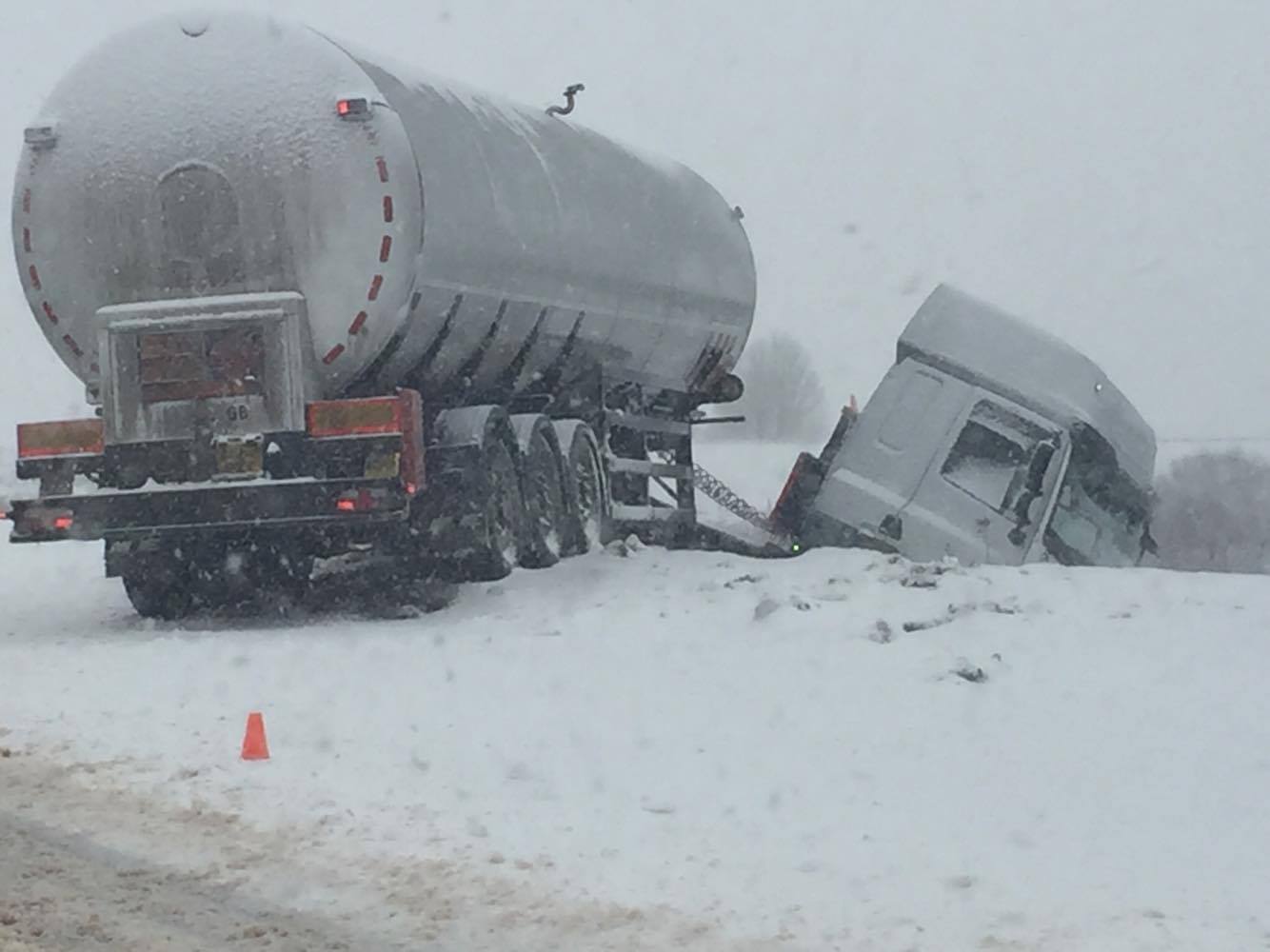 A lorry jack-knifed closed the A9 at Drumochter. Picture by Katie McLeod on Highlands and Islands Weather Facebook page