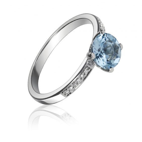 9 carat white gold blue topaz dress ring £335