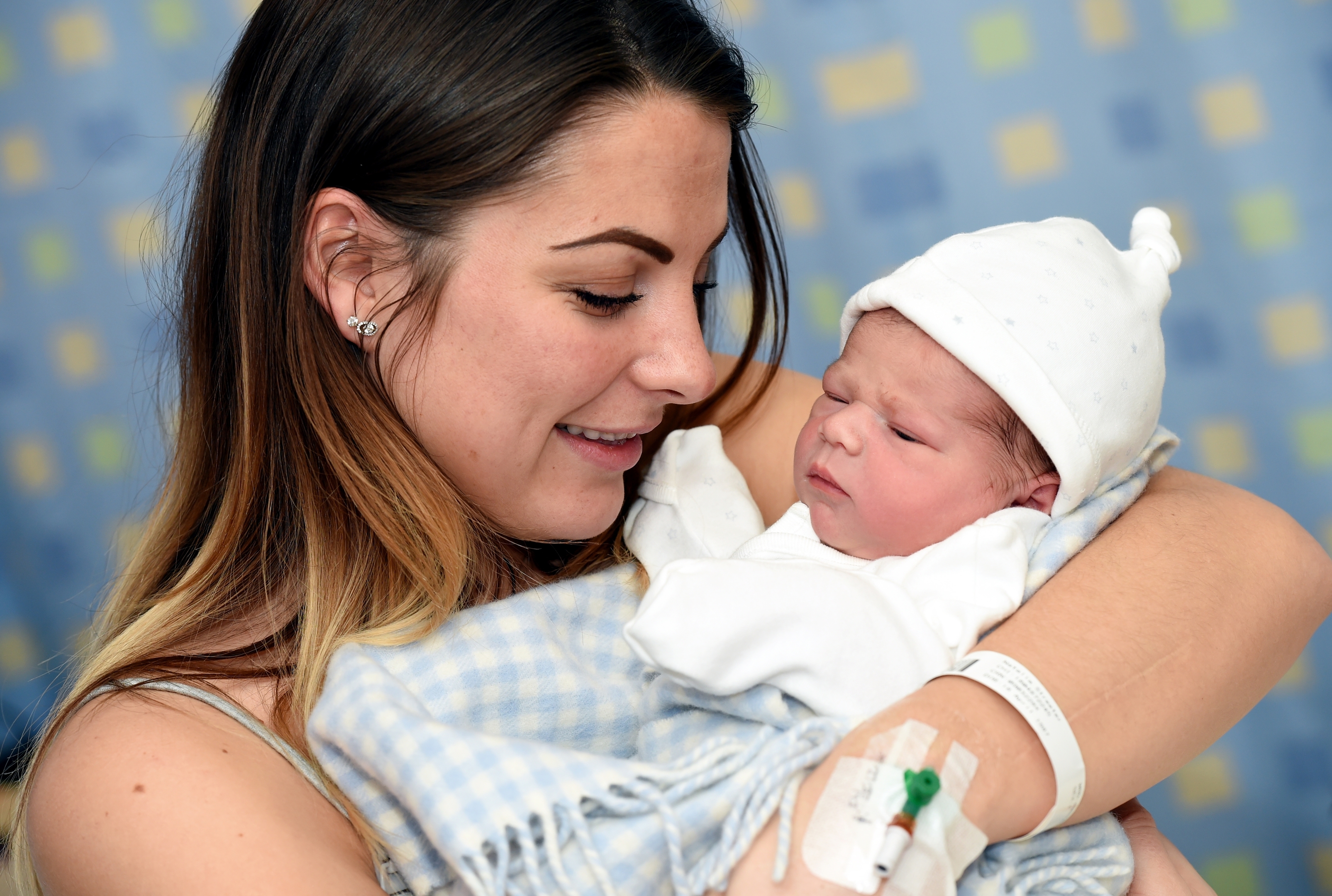 Natalia Streeter from Aberdeen with baby Logan Forbes born at 1.15am on Christmas Day at Aberdeen Maternity Hospital. Picture by Kevin Emslie