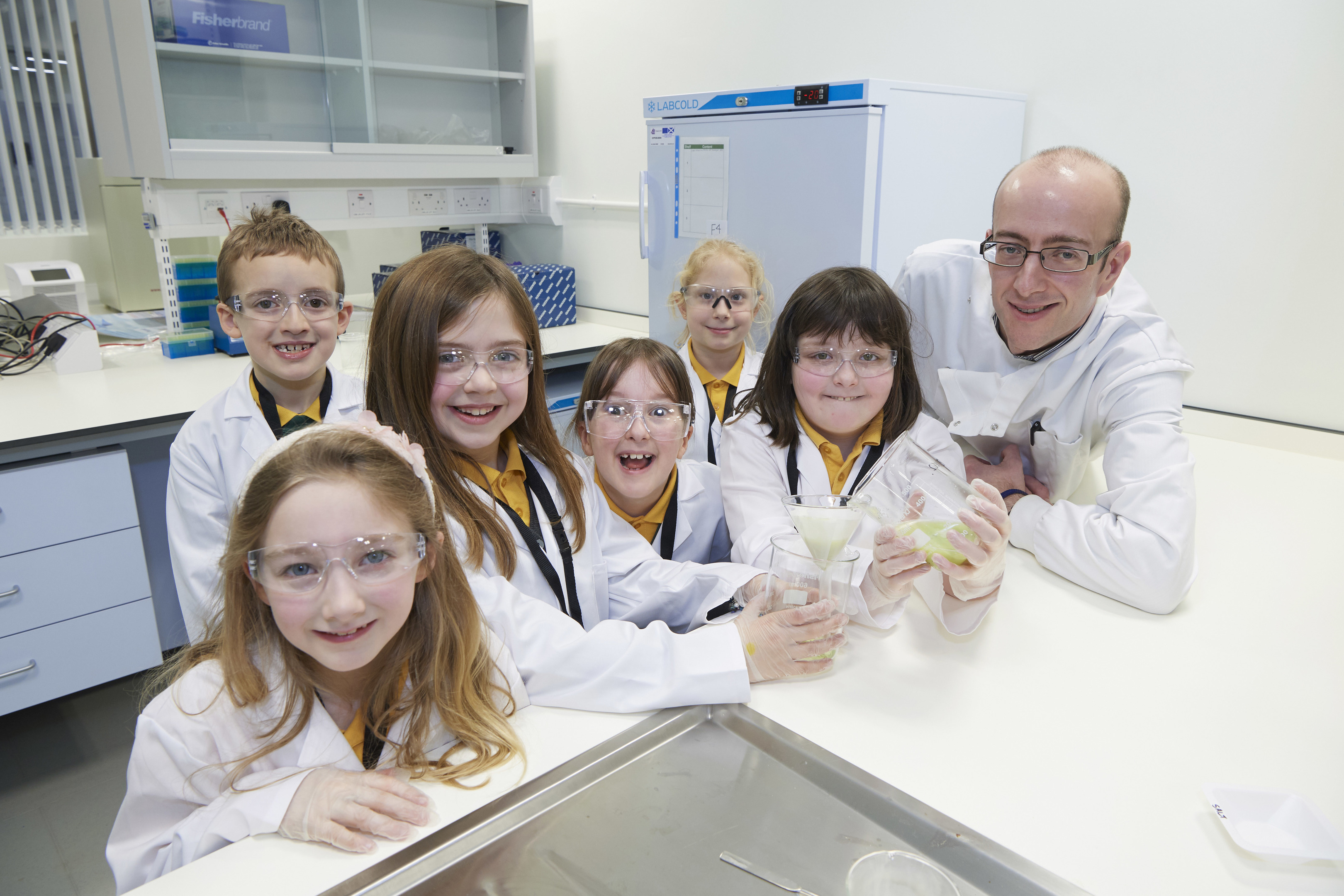Balloch Primary School pupils visit to An Lochran lab
