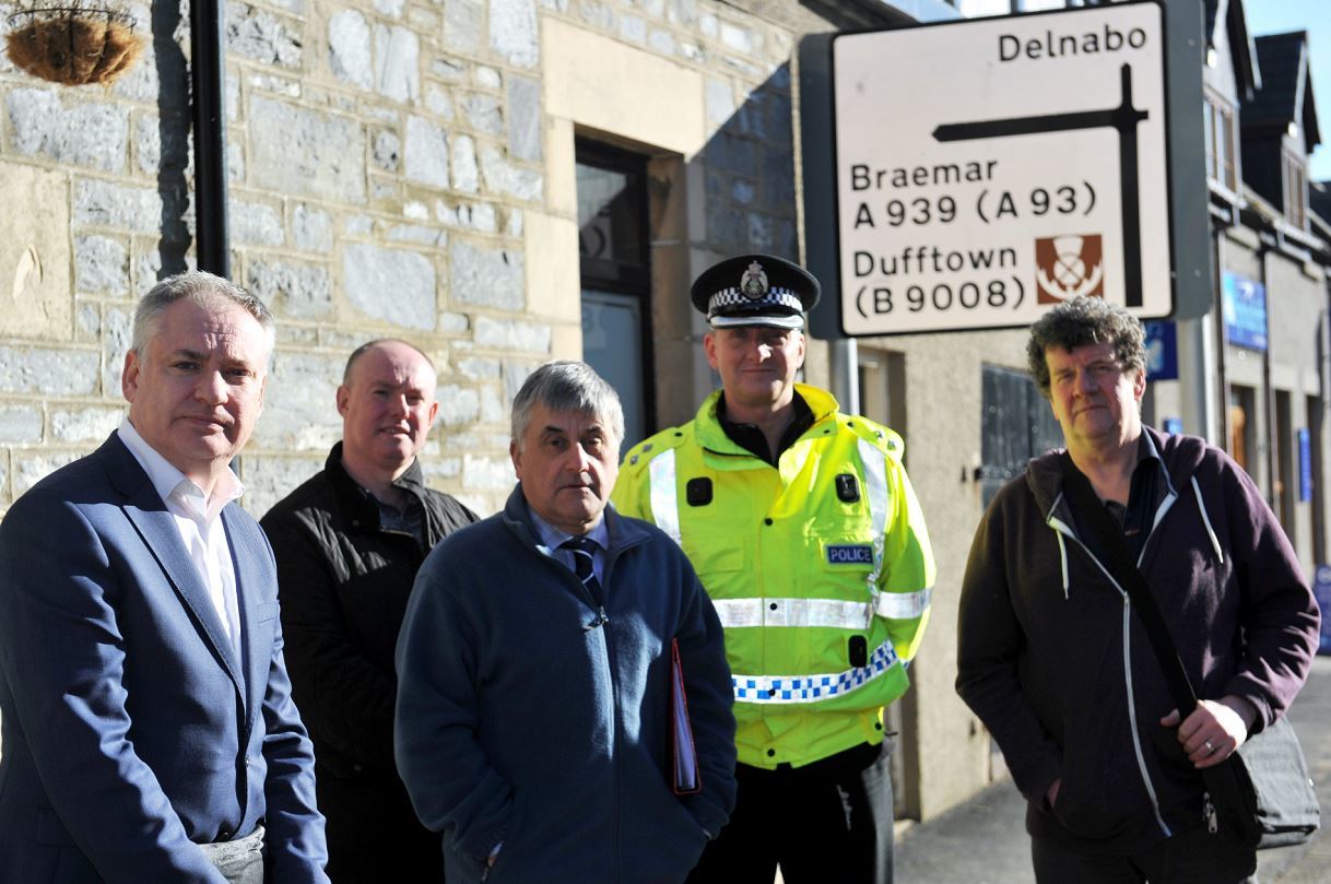 Moray MSP Richard Lochhead met police and local business owners in Tomintoul to listen to the effect road closures had on the village.
