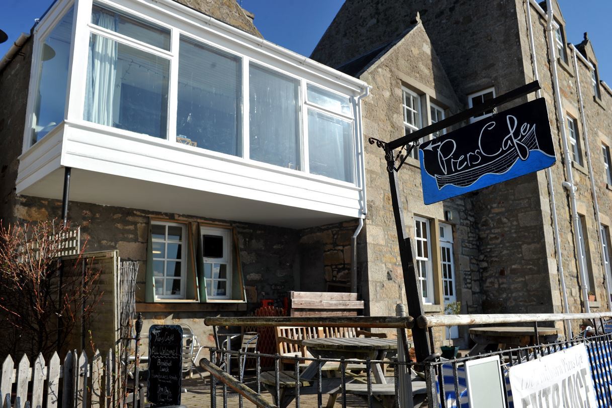 The Piers Cafe in Findhorn will shut as part of a restructuring of the Royal Findhorn Yacht Club.