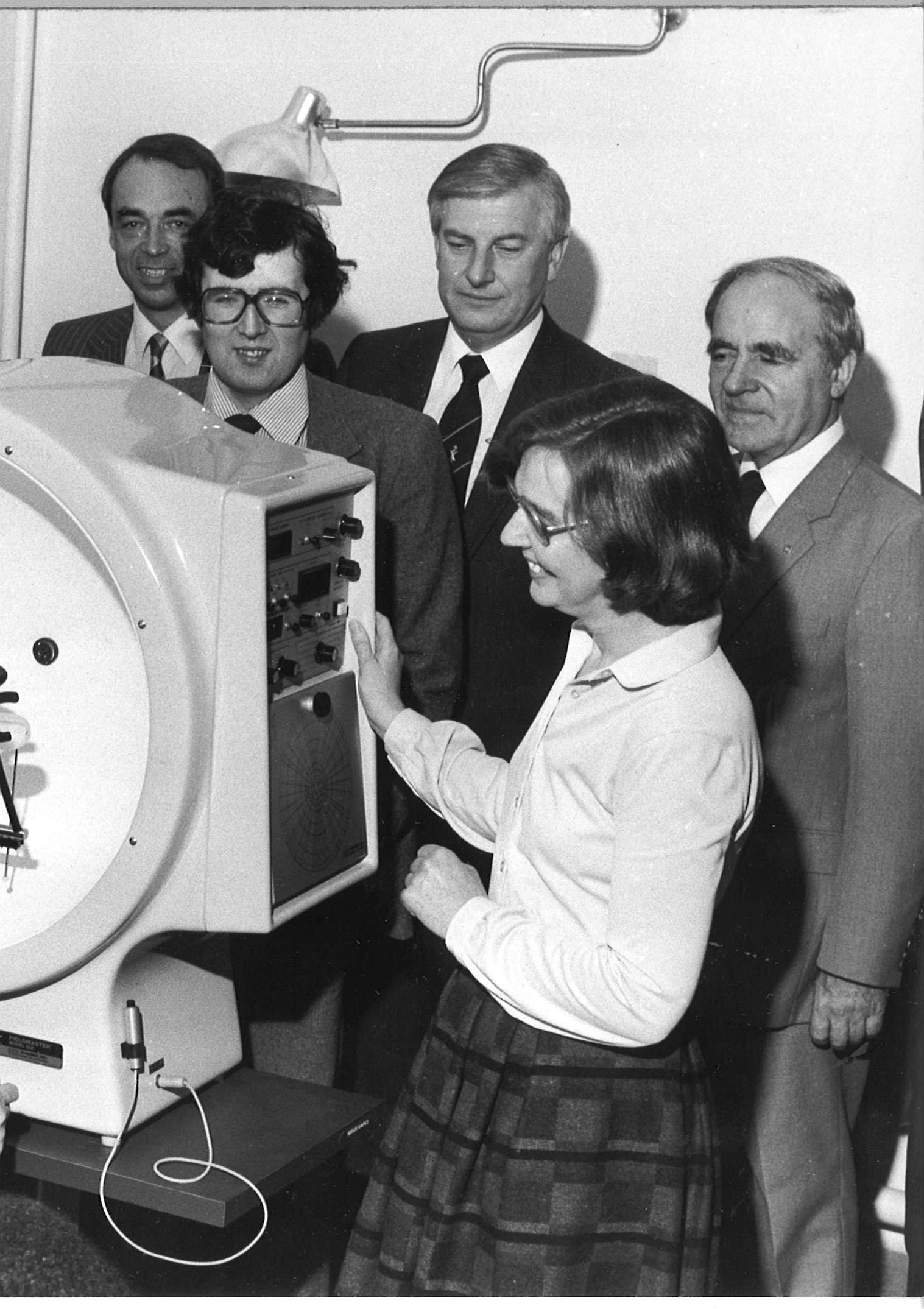 Automated field detector handed over to eye department in 1982