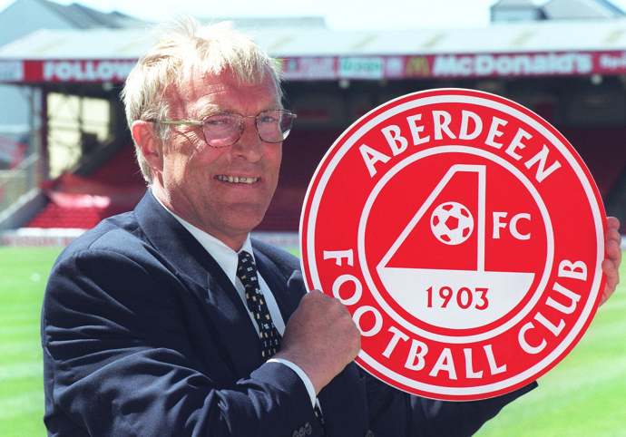 Ebbe Skovdahl at a press conference at Pittodrie