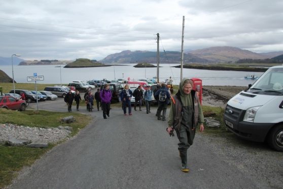 Eva Tombs  leads the way to show the best places to forage for seaweed on Lismore.