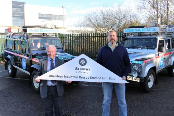 St John's Aberdeen Chairman, Joe Mackie, and Aberdeen Mountain Rescue's Scott Stevens.