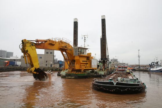 The  MP 40 begins dredging work at Peterhead.