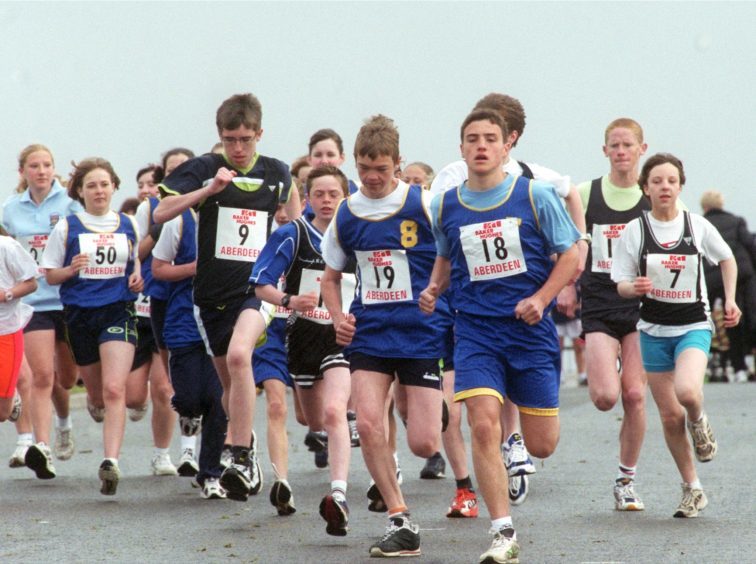 The youngsters in the 2K fun run at the 10K Baker Hughes race at the Beach in 2000