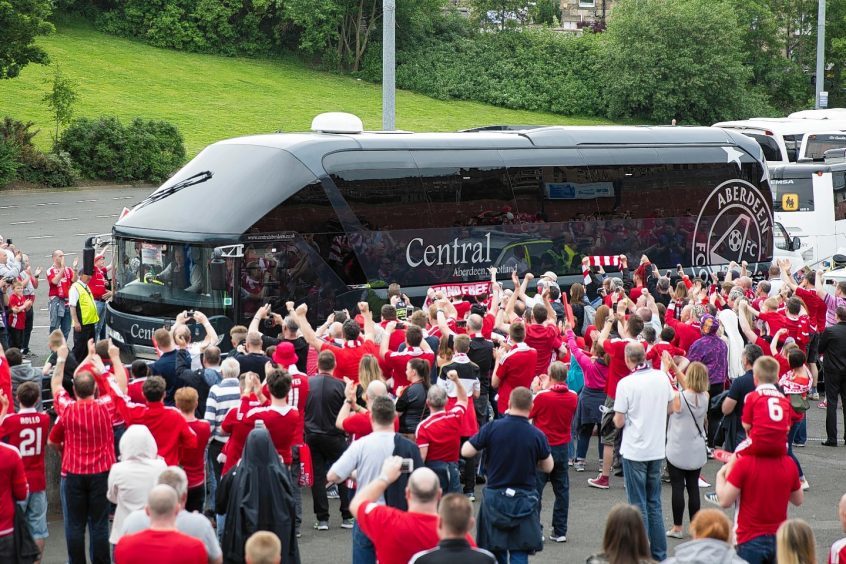 Aberdeen team bus arrives