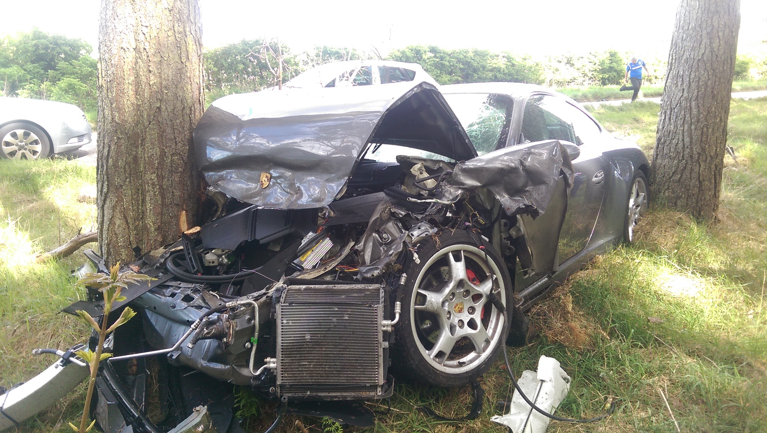 The driver of the Porsche 911 did not receive serious injuries.