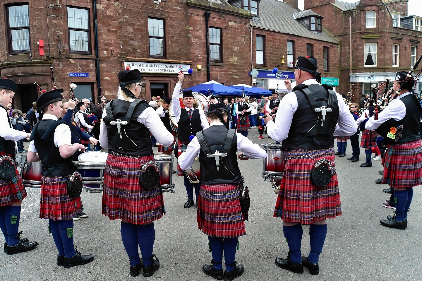 TURRIFF MAY DAY THE TURRIFF PIPE BAND ENTERTAINS