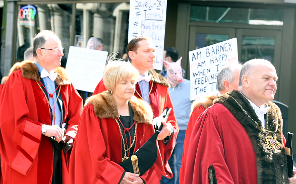 The Kirking of the Council parade towards the Kirk of St Nicholas Uniting, for the service of dedication to the common weal, which is the Lord Provost Barney Crocket's first civic engagement.   
Picture by Kami Thomson    21-05-17