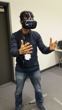 Matthieu Poyarde  tests out the VR headset