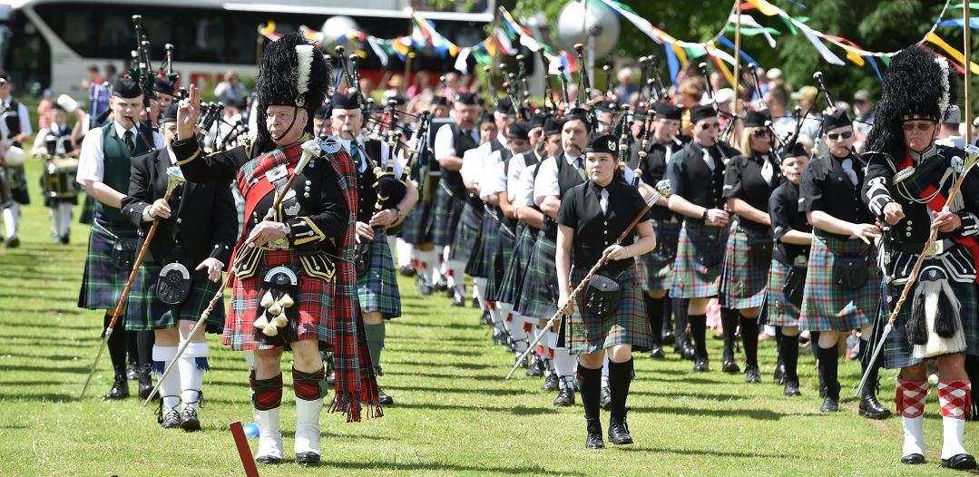 The mass pipes and drums led by Drum Major Bert Summers (Pictures and video: Colin Rennie)