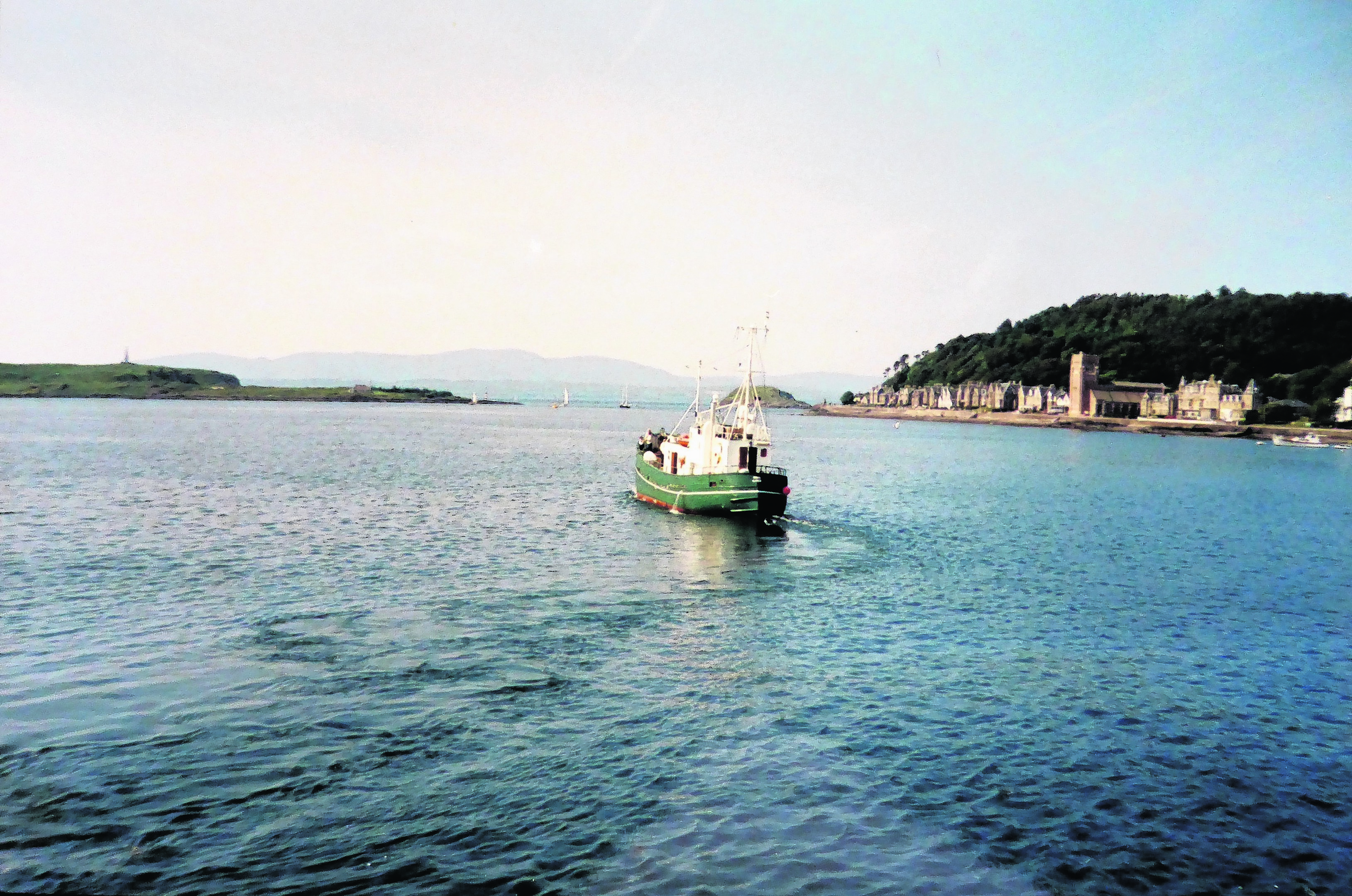 yl-AMMonaco departing Oban bay