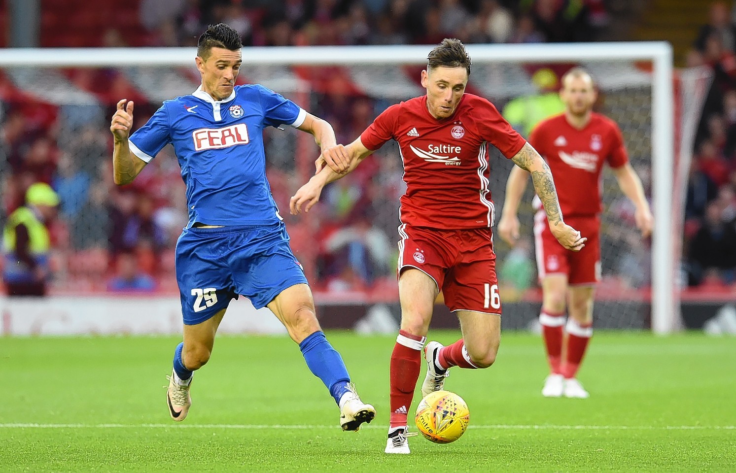 Aberdeen's Greg Tansey (R) in action