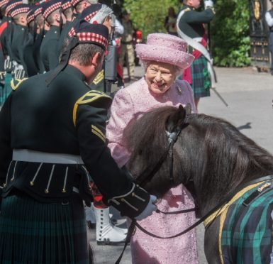 Balmoral,, Scotland, Monday 7th August 2017

Queen aspects the Guards at Balmoral Estate at the beginning of her Annual break.

Picture by Michal Wachucik / Abermedia