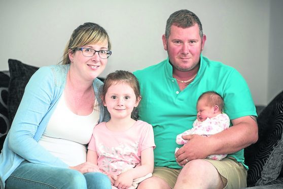 Milne family, dad Graeme, mum Kerry, bib sister Faye (5yrs old) and newborn Isla.