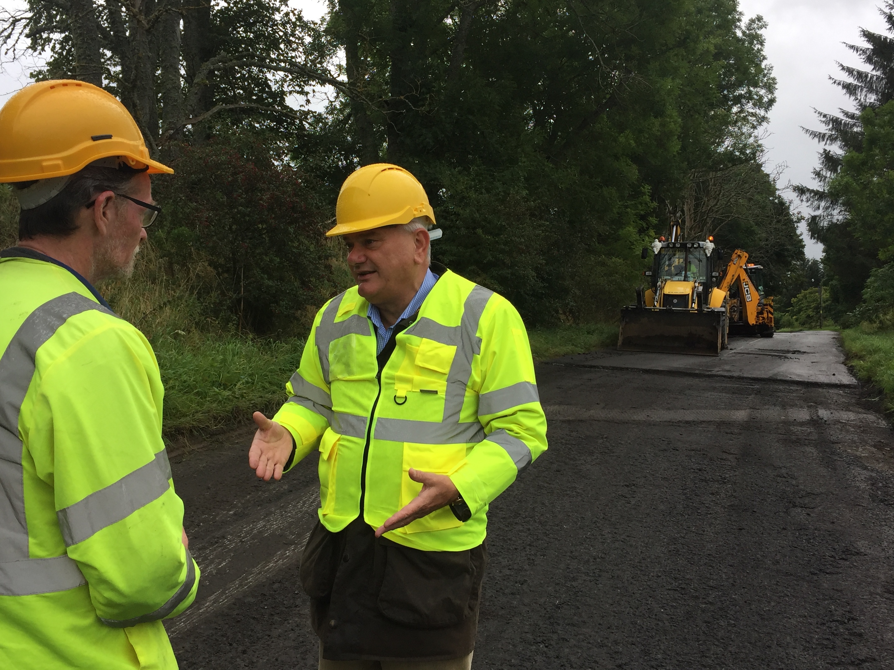 MSP Mike Rumbles met with AWPR contractors and Aberdeenshire council officers to discuss road closures