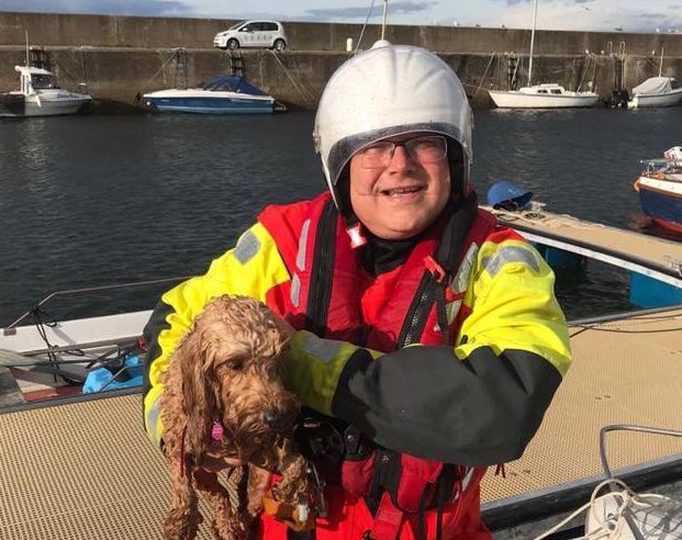 Miro crew member Peter McKenzie with the rescued dog at Hopeman harbour.