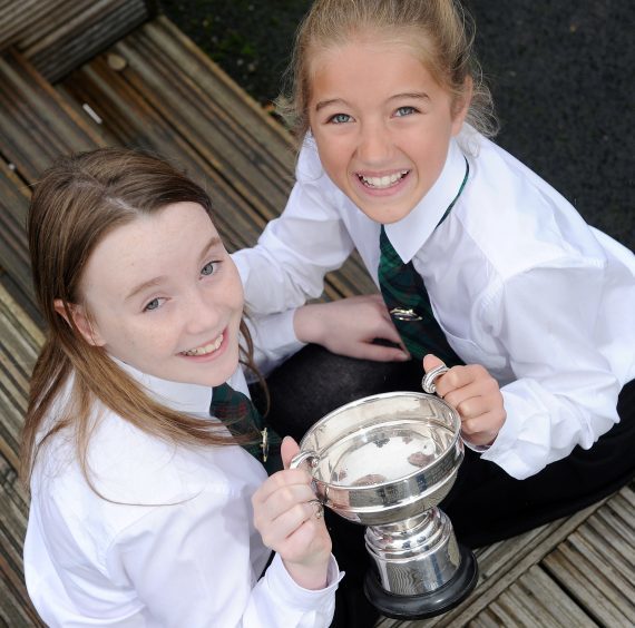 Members of Rionnagan Rois from Ross-shire,  Andrea MacDonald from Dingwall (left)  and Mairi MacKenzie from Conon Bridge with the Donald Ross Memorial Trophy for Duet Singing.