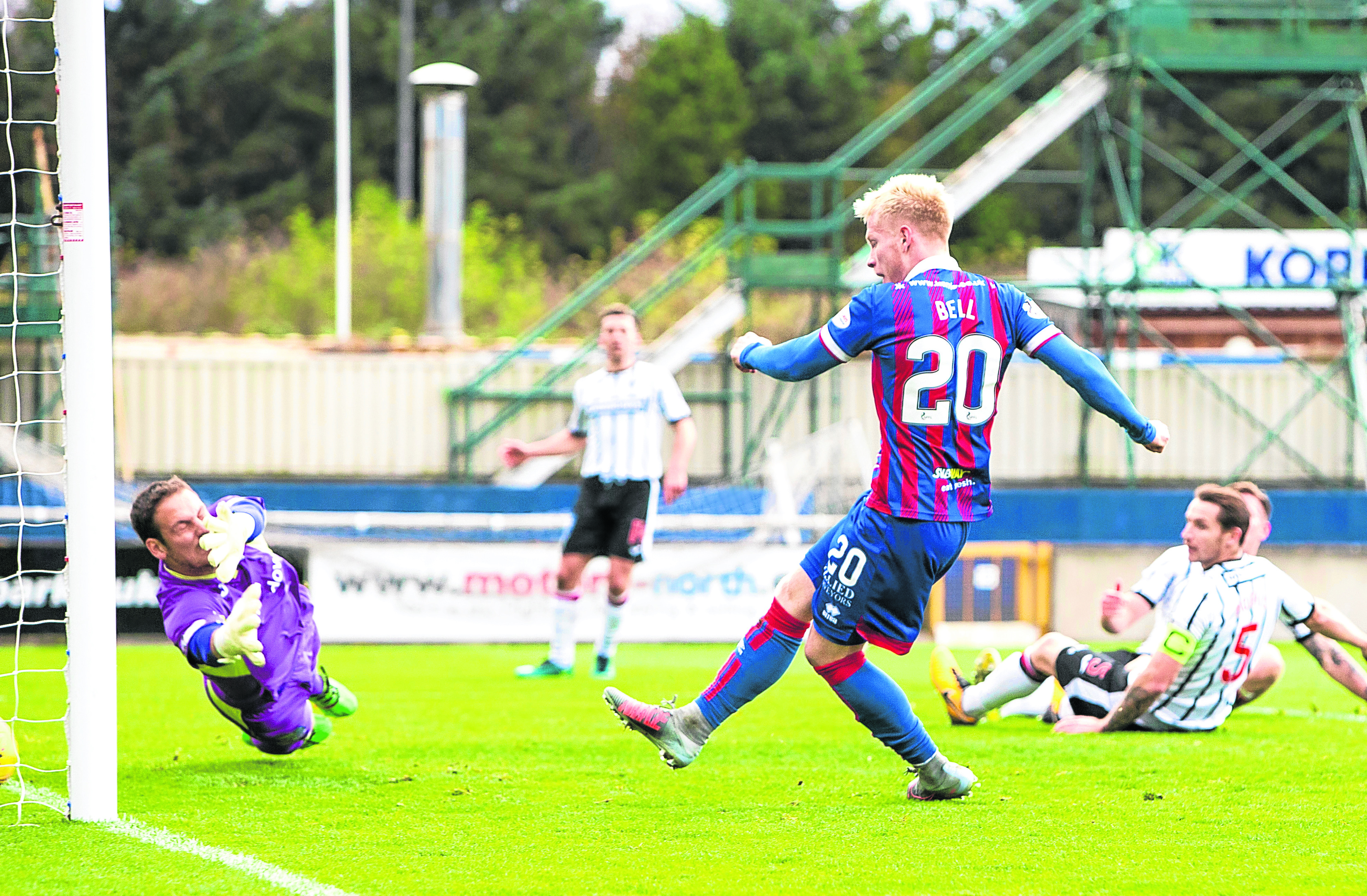 Connor Bell scores to make it 1-0 Inverness.