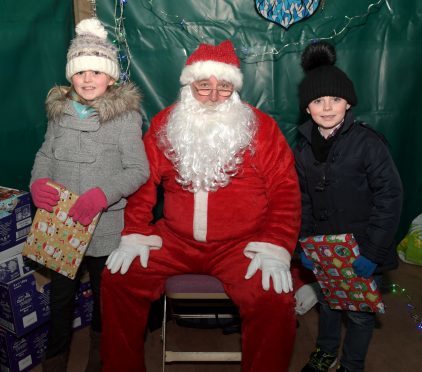 Iverurie Christmas Lights Switch On. From left, Ellie and Jack Smith with Santa.
Picture by Kath Flannery