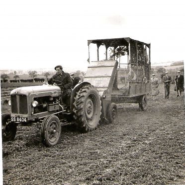 A Fordson diesel Major in action