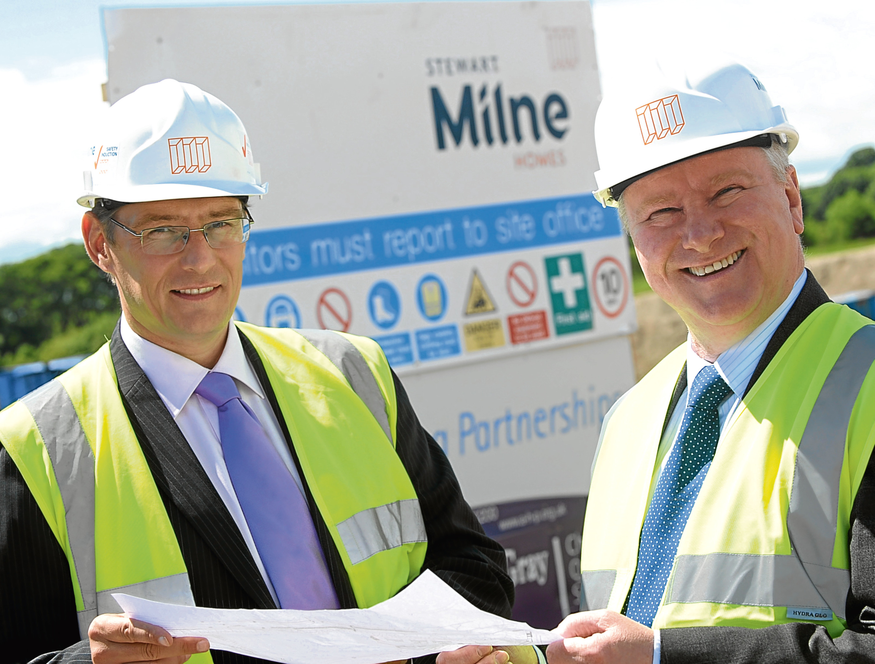 (FROM LEFT) John Low, Managing Director of Stewart Milne Homes North Scotland with Alex Neil, Minister for Housing and Communities