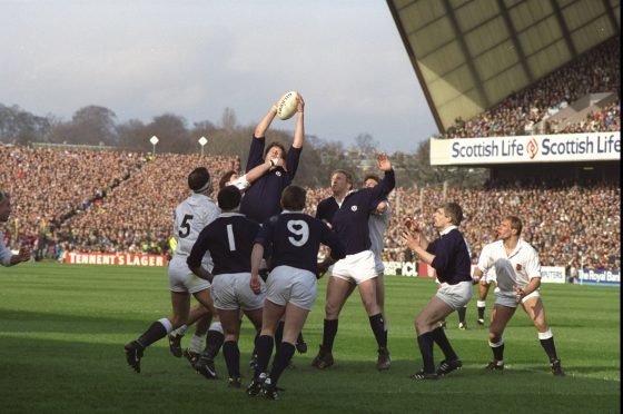 Damian Cronin (centre high) of Scotland wins the ball in a crucial line out during the 1990 Five Nations Championship match against England at Murrayfield in Edinburgh. Credit: David  Cannon/Allsport