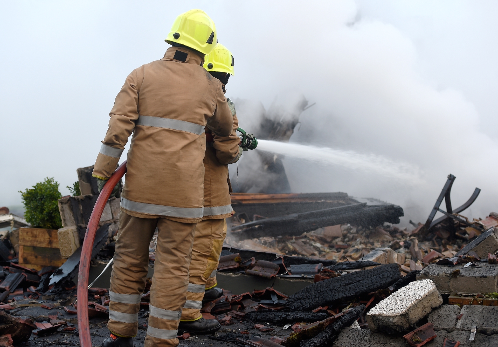 Picture by SANDY McCOOK   3rd January '17
Firefighters continue to extinguish the fire which destroyed a house in the Foxhole area of Kiltarlity overnight Tuesday to Wednesday.