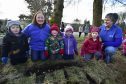 TURRIFF PRE SCHOOL PLAYGROUP CHILDREN (L TO R) ROBSON CHISHOLM, HARRISON SMITH, ALANA URQUHART AND JORJA DUNCAN PLANTING BULBS AT TURRIFF CEMETERY WITH FRIENDS MEMBERS MORAG LIGHTNING AND ANNETTE STEPHEN.
