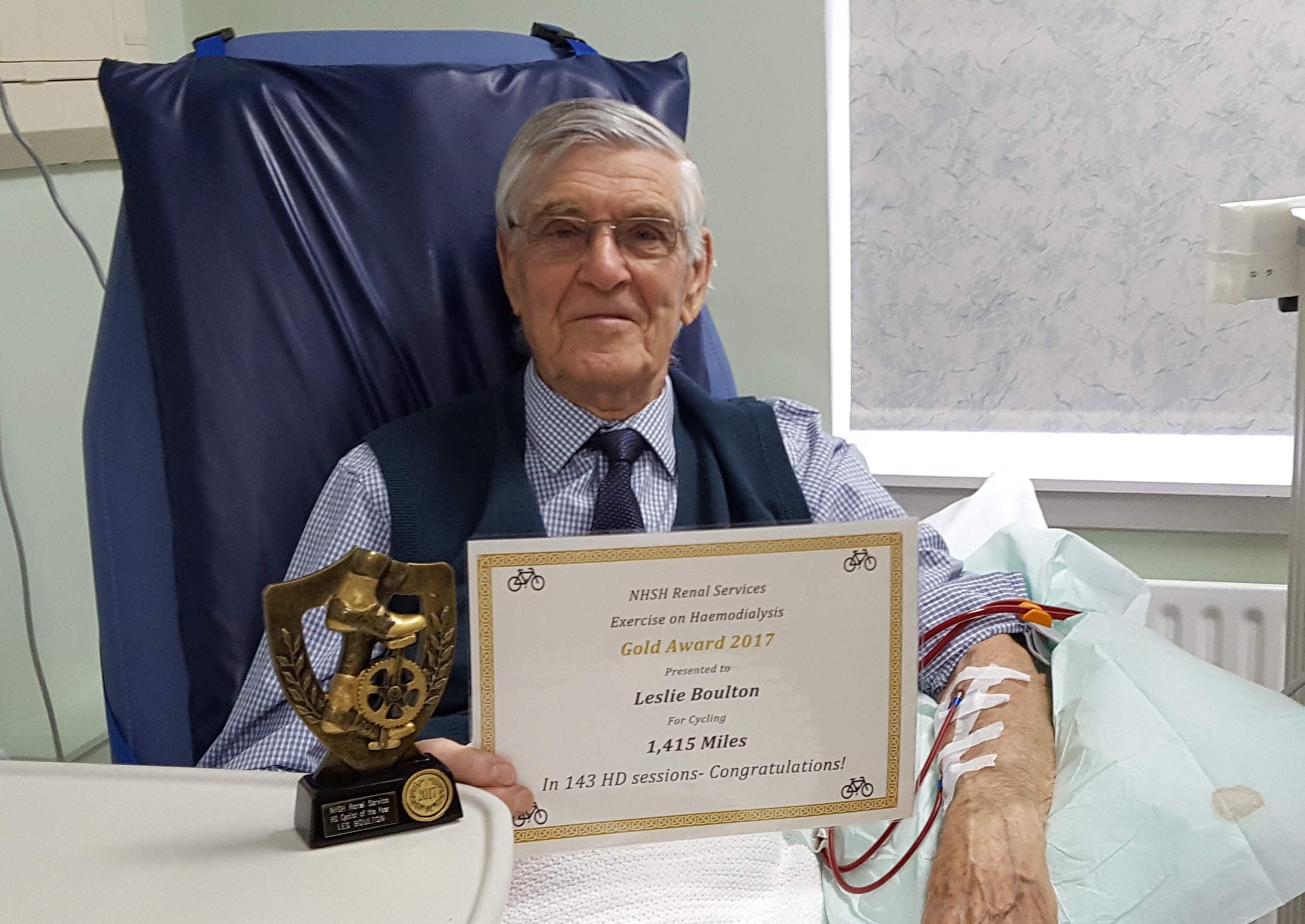 Les Boulton with his award and certificate