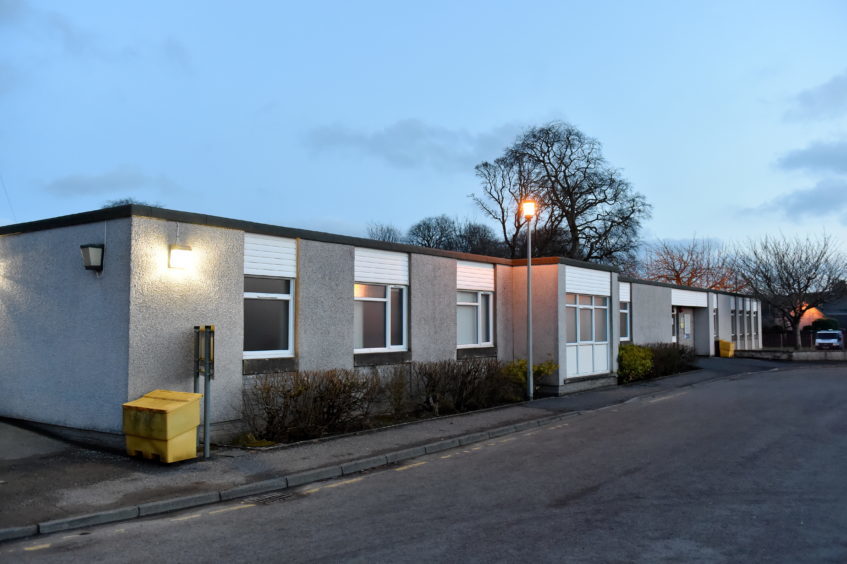 the new Ellon Health Centre has been delayed but will be build on the site of the old one