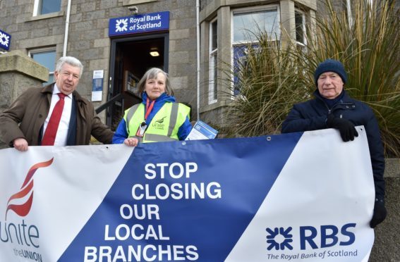The RBS at Ellon Road, Bridge of Don - MSP Lewis Macdonald with Donna Clark and John McKay.
Picture by Colin Rennie.