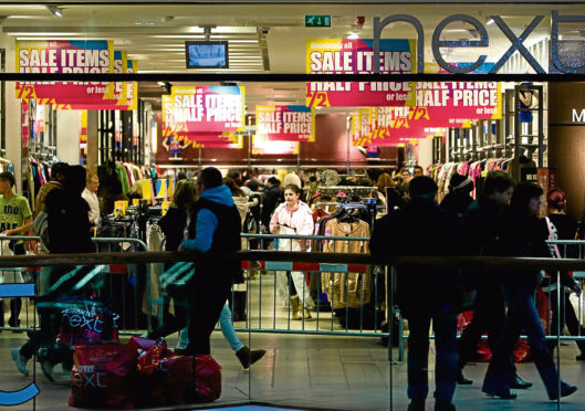 BARGIN HUNTERS IN ABERDEEN ON BOXING DAY AT THE NEXT STORE IN THE BON ACCORD SHOPPING MALL.
PIC ROSS JOHNSTON / NEWSLINE SCOTLAND