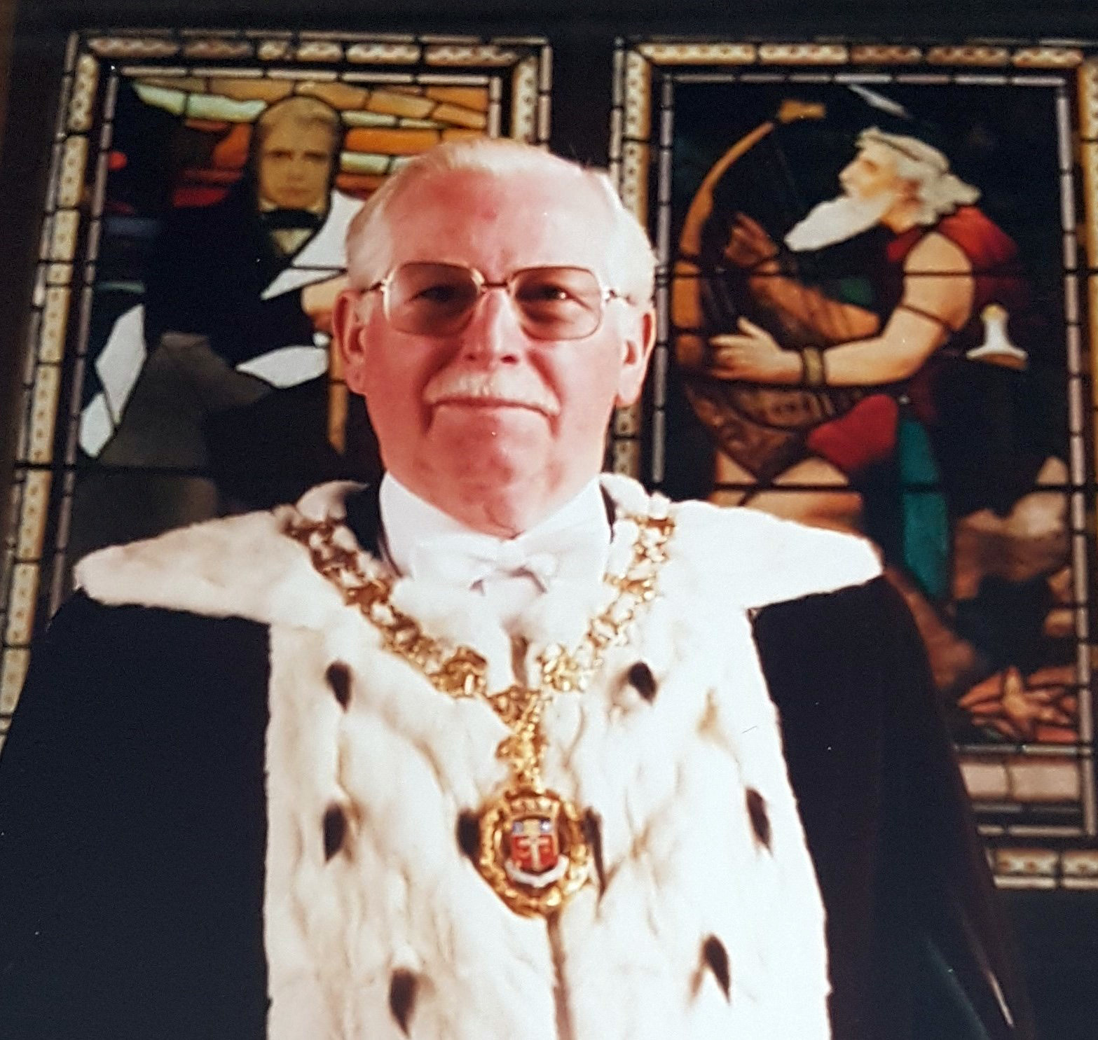 Tributes have been paid to former Provost of Inverness William A E Fraser, who died on Saturday.