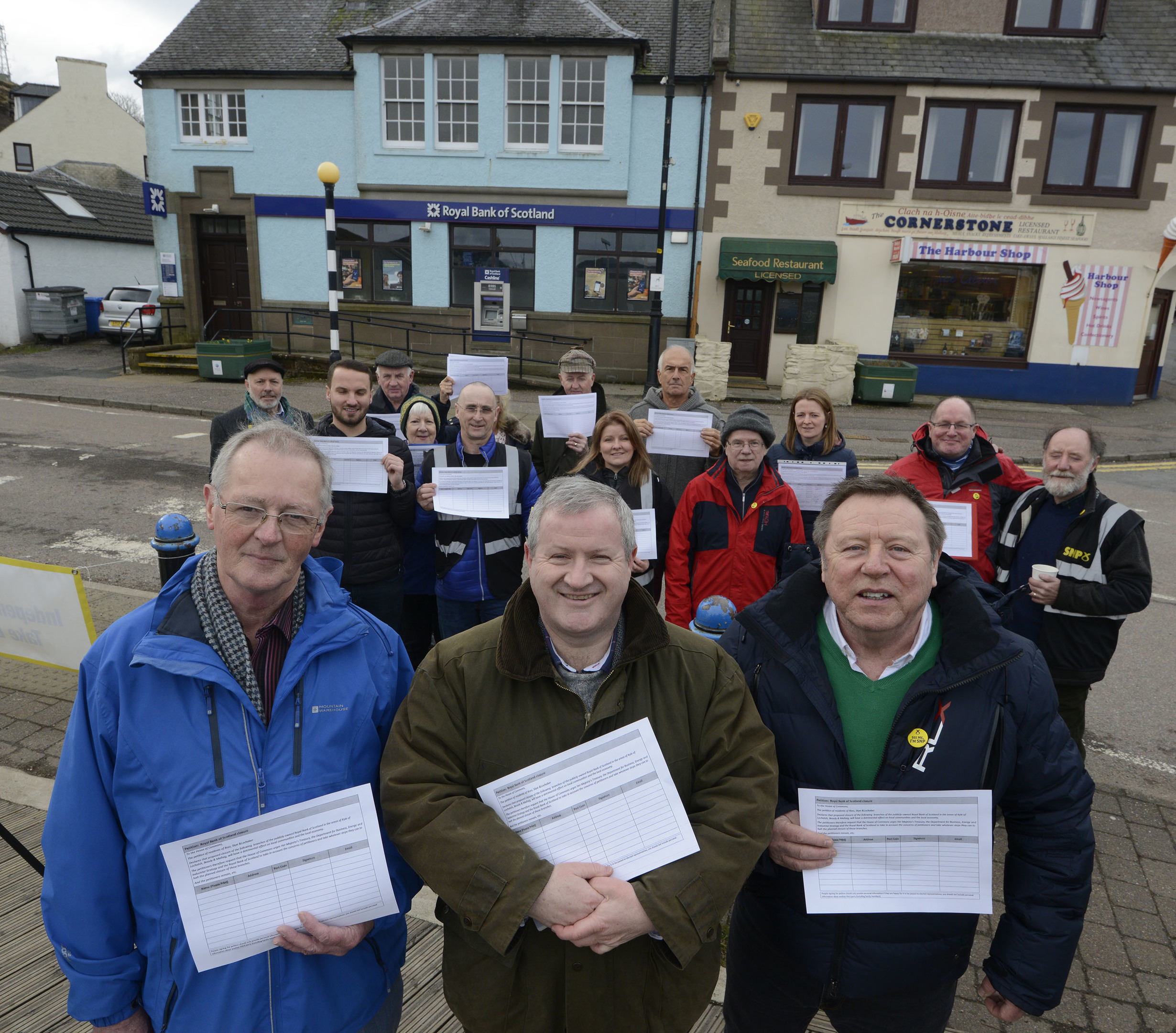 Ian Blackford MP (centre) with Highland Councillors, Allan Henderson (left) of Caol & Mallaig Ward and Blair Allan, Fort William & Ardnamurchan Ward.
