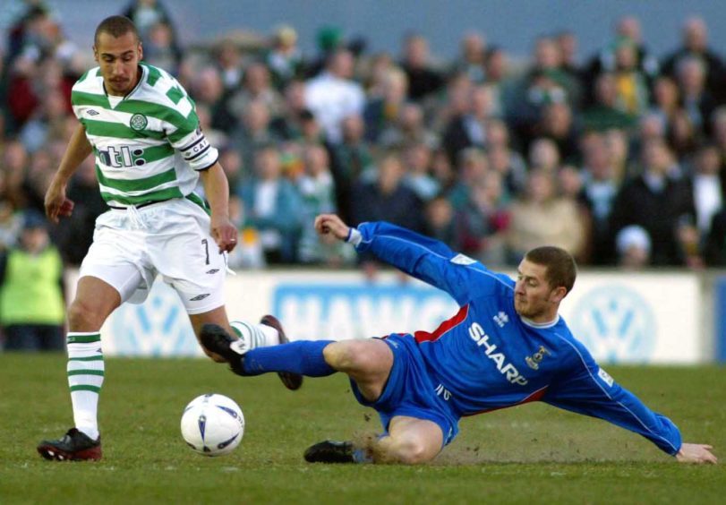 Henrik Larsson and Dennis Wyness in March 2003.