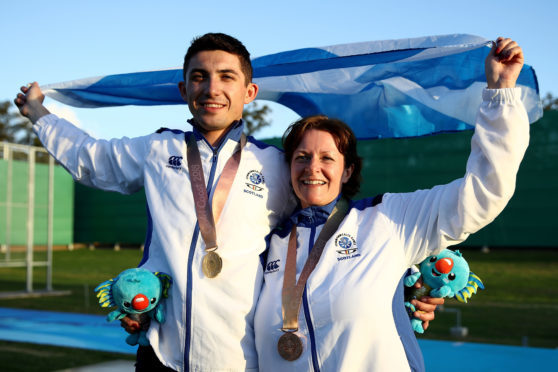 David McMath (L) and Linda Pearson of Scotland pose during the medal ceremony (Photo by Phil Walter/Getty Images)