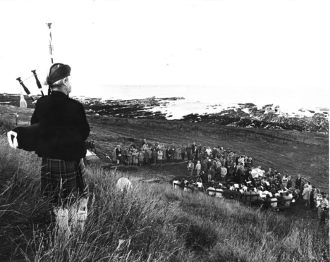Scores of people attended a ceremony to honour the memory of New Aberdour heroine Jane Whyte on the 102nd anniversary of her daring rescue of 15 crewmen from a grounded ship in Aberdour Bay